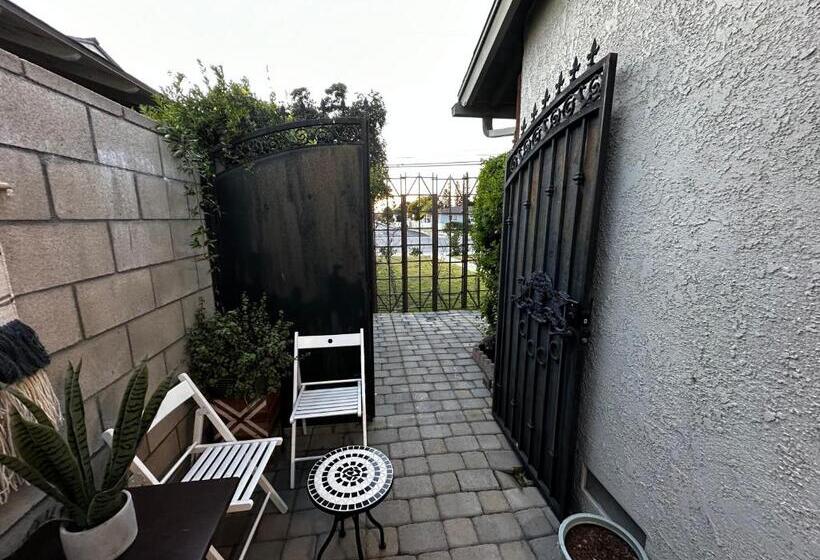 بنسيون Guesthouse: Jacuzzi,patio & Entry