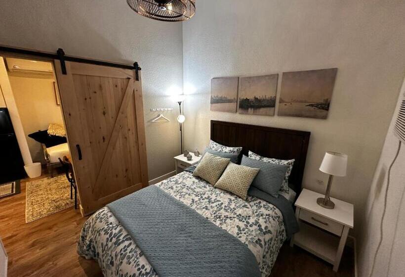 بنسيون Guesthouse: Jacuzzi,patio & Entry