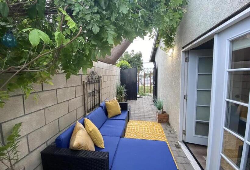 بنسيون Guesthouse: Jacuzzi,patio & Entry