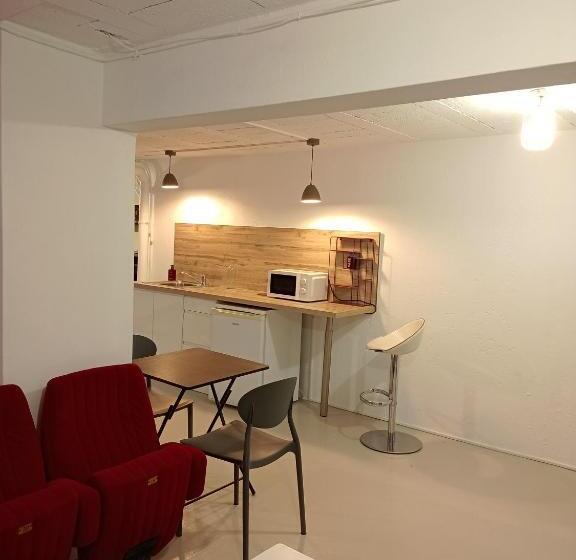 ペンション Logement Indépendant Avec Parking Privé Et Terrasse, Au Calme
