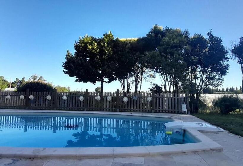 住宿加早餐  Chambres D Hôtes Et Cuisine Commune, Domaine Les Peupliers, Lagnes