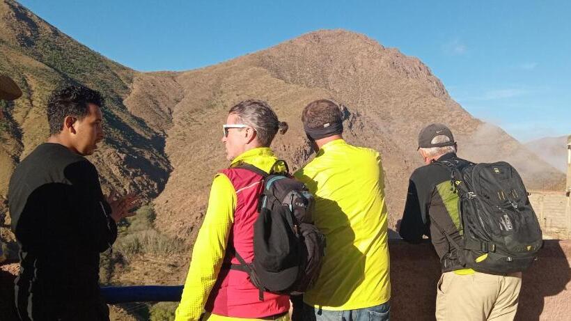 تختخواب و صبحانه Gite Akswal Amssakrou