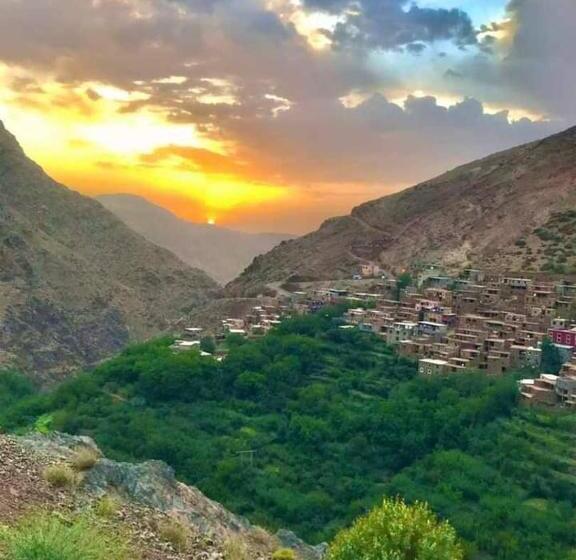 تختخواب و صبحانه Gite Akswal Amssakrou