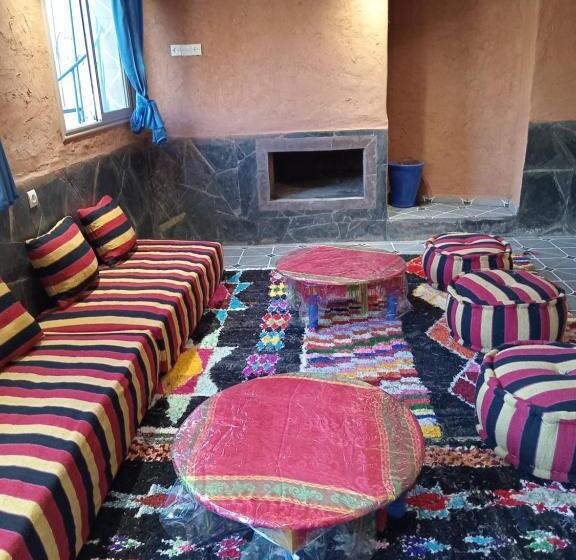 تختخواب و صبحانه Gite Akswal Amssakrou