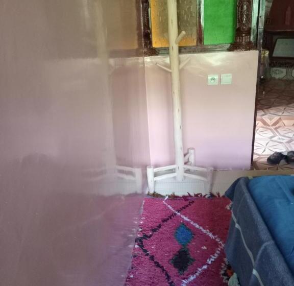 تختخواب و صبحانه Gite Akswal Amssakrou