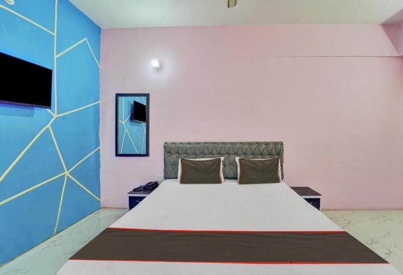 בית מלון כפרי Collection O The Lotus Palace