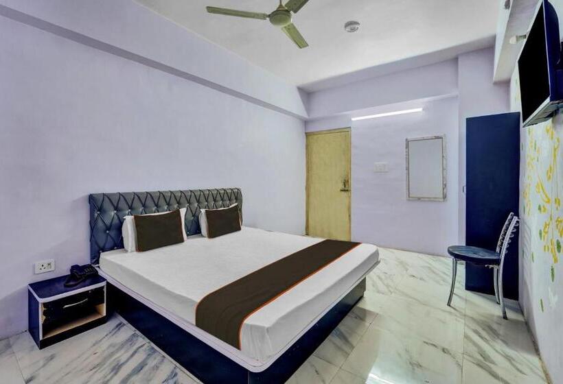 בית מלון כפרי Collection O The Lotus Palace