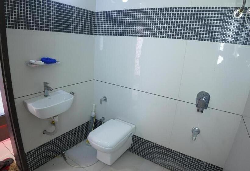 Отель Fortune Penthouse 11th Floor With Sky Orbit Swimming Pool And Gym