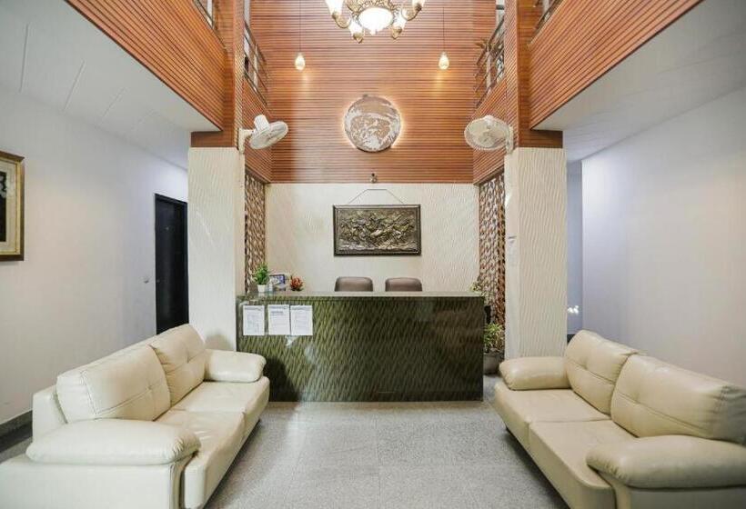 فندق Loomstay Royal Residency