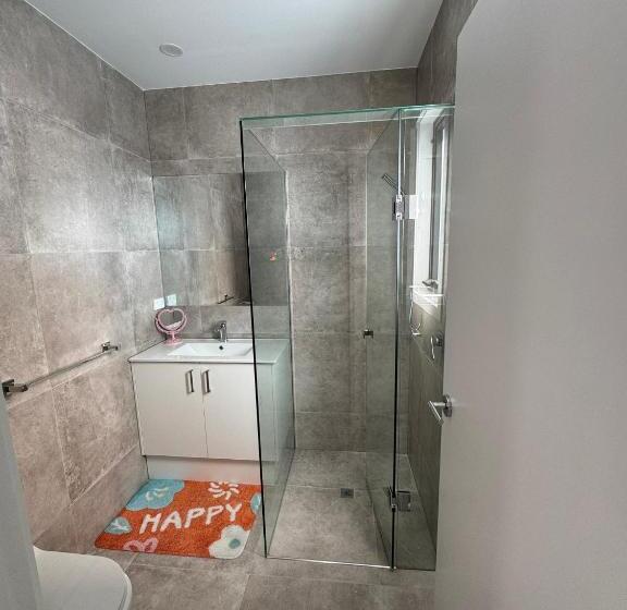 Пансион Brand New Comfortable Room In A Beautiful Suburb
