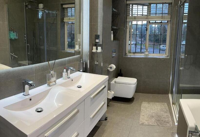Пансион Don T Wake Me Up. South London. Sleeps 6