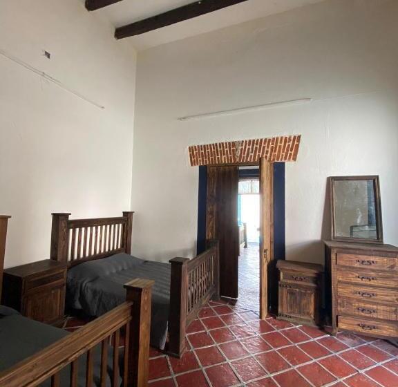 پانسیون Hostal Con 4 Habitaciones Sencillas En Segundo Piso