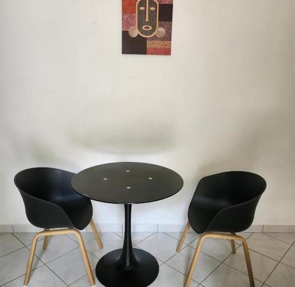 Pension (Hôtel basse catégorie) Résidence Denguele Studio