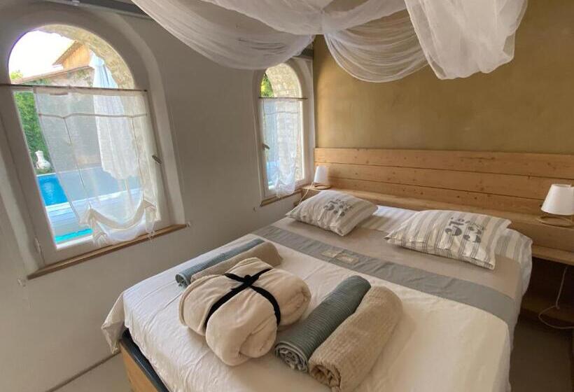 تختخواب و صبحانه Le Patio Aux Oiseaux