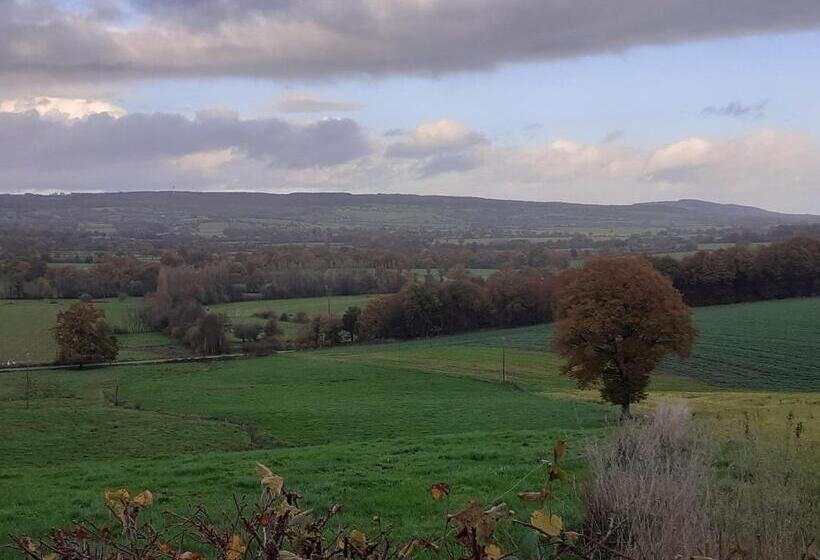 مبيت وإفطار La Trémouchère