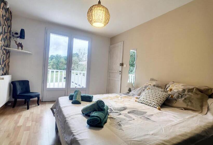 住宿加早餐  Les Goujatoux Chambre Brantome