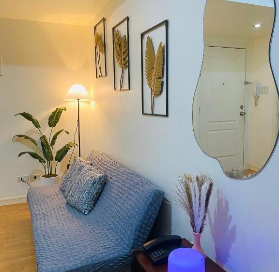 Cozy And Minimalist Room Near Airport