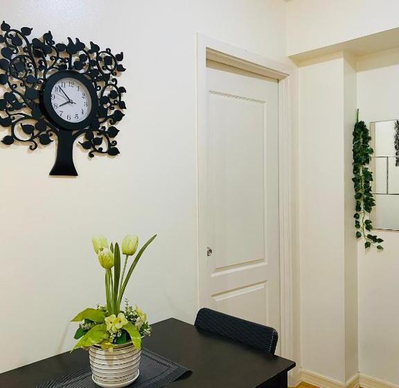 Cozy And Minimalist Room Near Airport