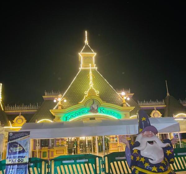 Hm Cozy Place Beside Enchanted Kingdom