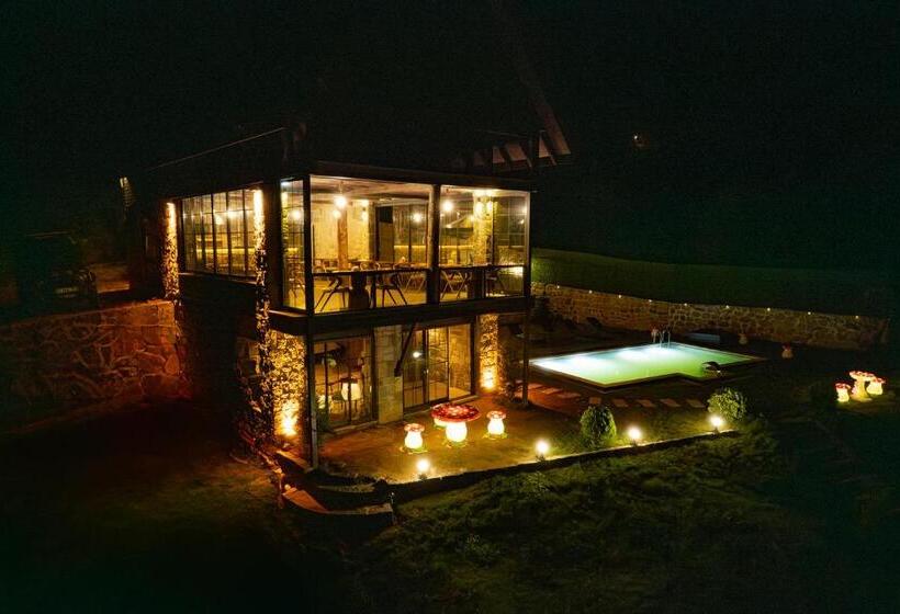 בית מלון כפרי Hobbit Chalet