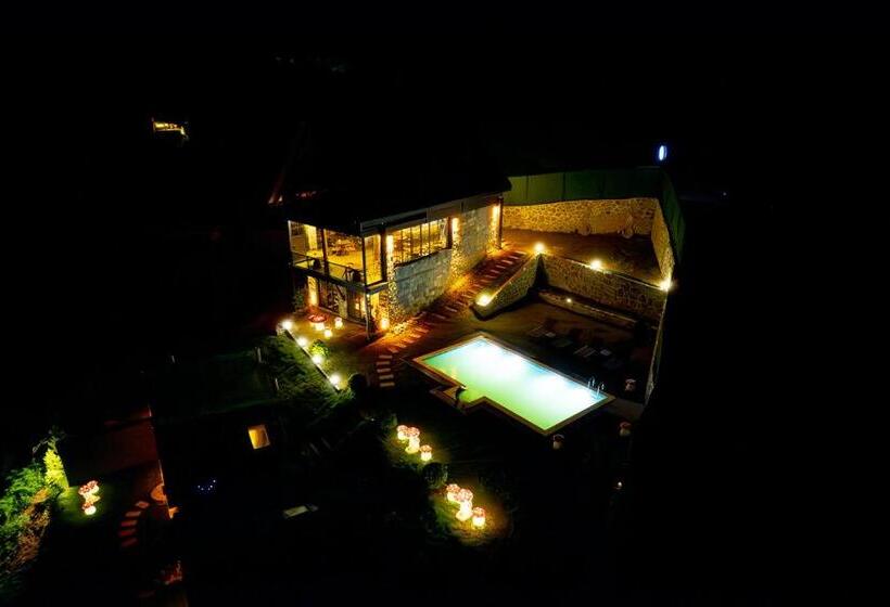בית מלון כפרי Hobbit Chalet