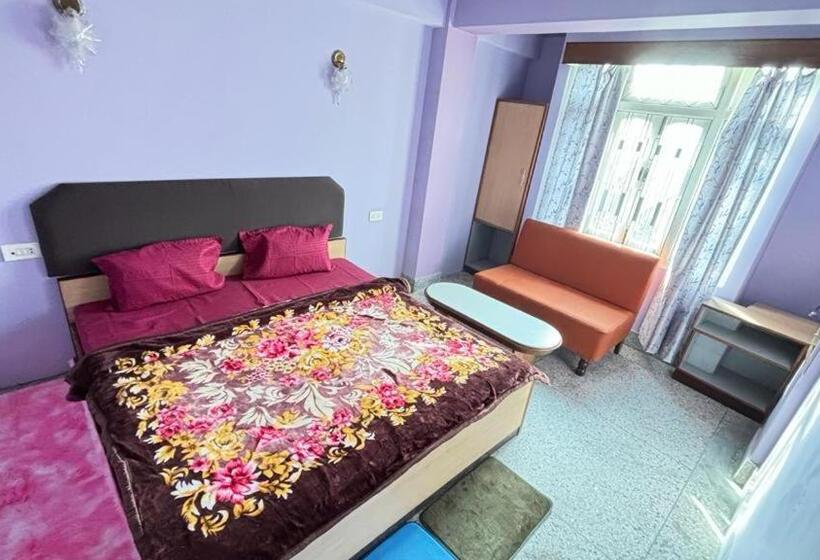 Отель Travellers Inn