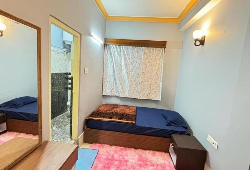 Отель Travellers Inn