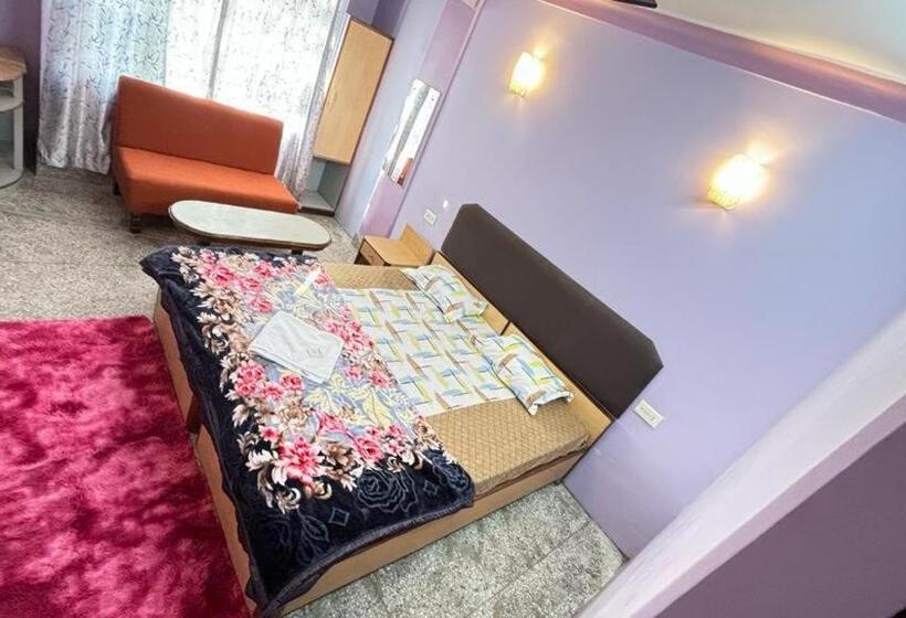 Отель Travellers Inn