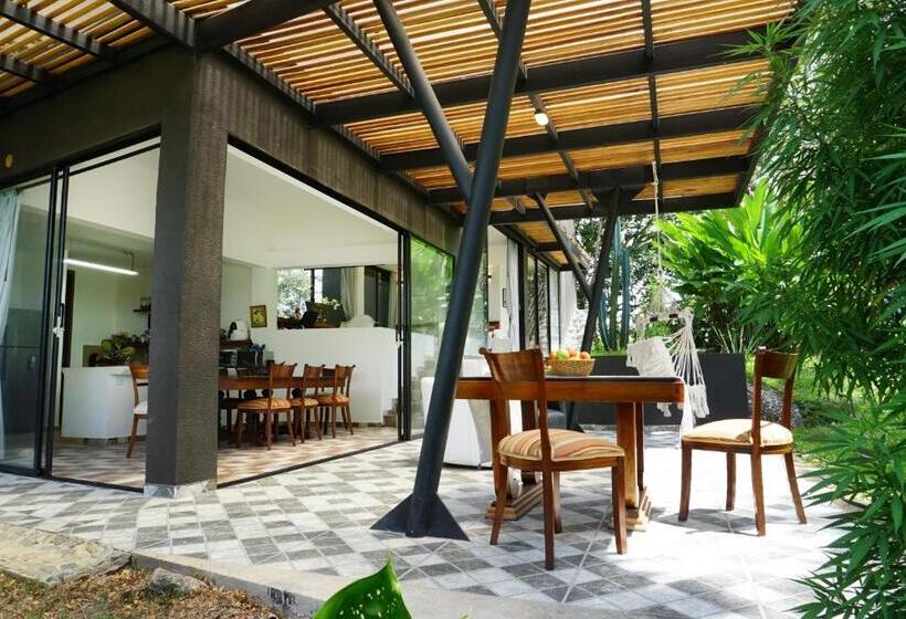 تختخواب و صبحانه Laldea Nirvana Eco Villa In Cerritos