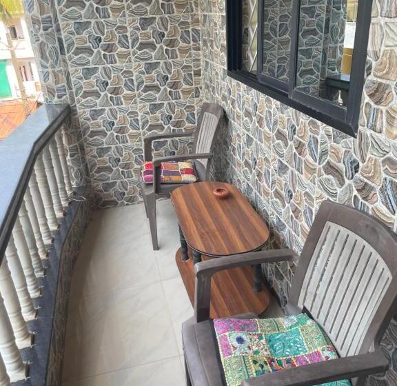 پانسیون No Name Guesthouse