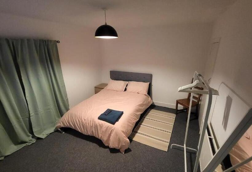 ペンション North London Property