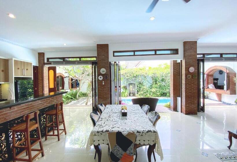 پانسیون Ubu Villa Balirejo At Yogyakarta City Center