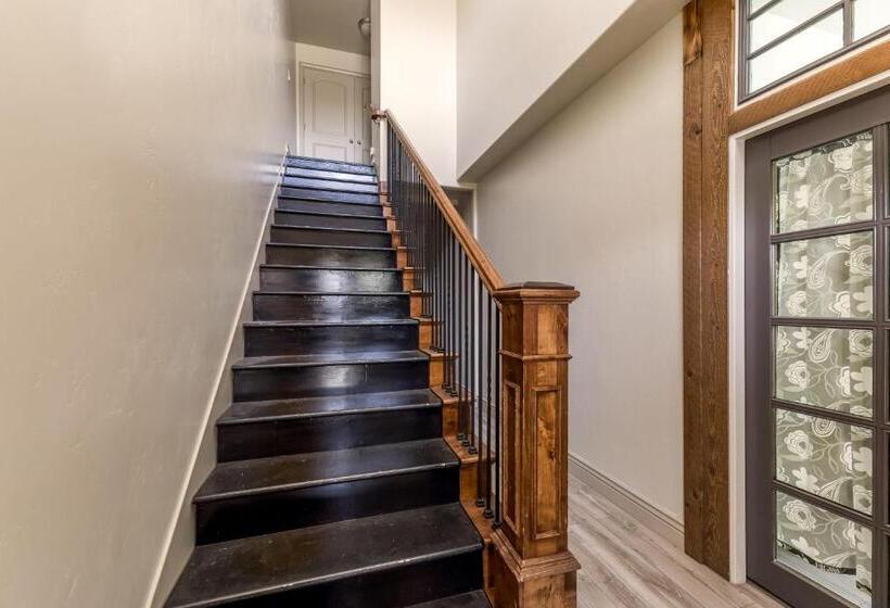 فندق صغير Spacious Studio Retreat L Century By Stay