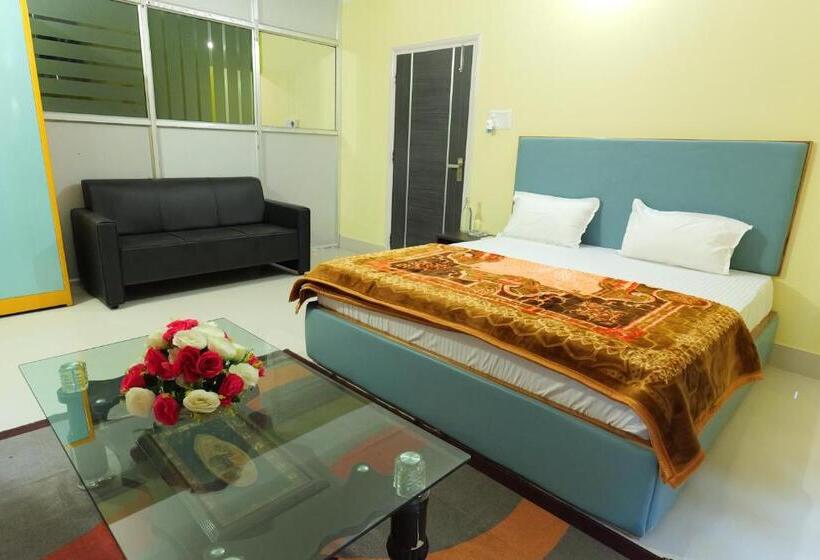 مبيت وإفطار The Transit Stay Guwati