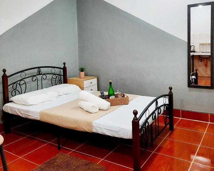 Hotel Càpsula Studio Type Unit   Host Homes Apitong