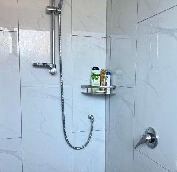 펜션 4 Beds Including 2 Double Beds, 1 Single Bed, And 1 Double Sofa Bed In A Small 1 Bedroom And 1 Loung
