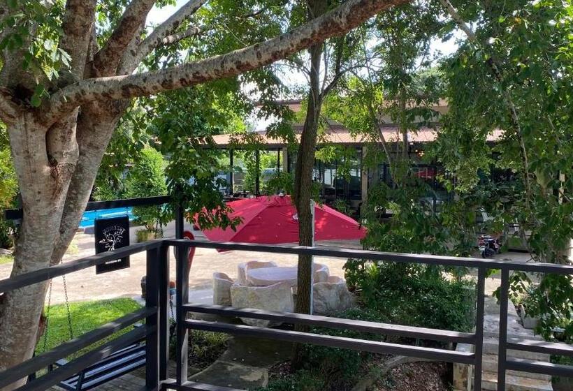 Pensão Treeside Guest House Resort