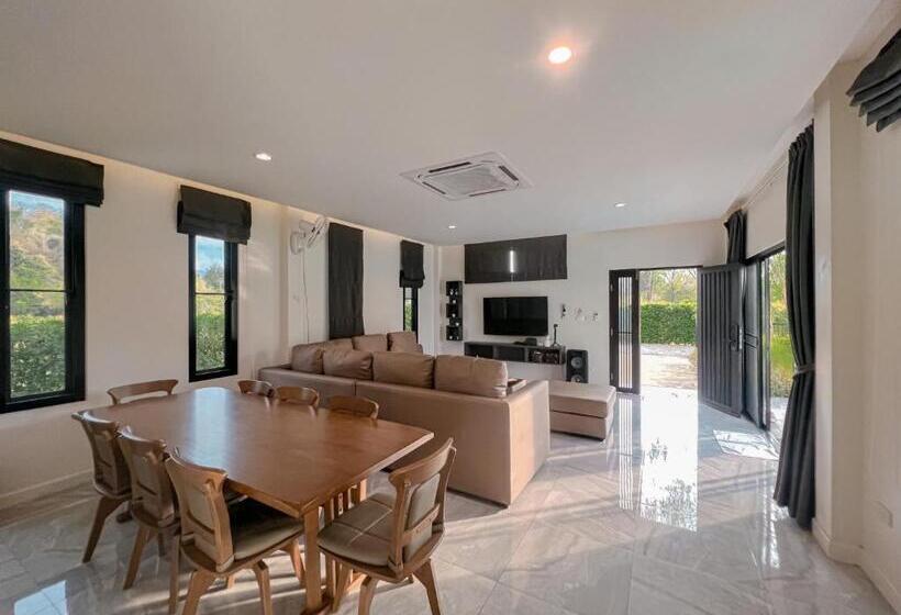 استراحتگاه La Vallee Khaoyai
