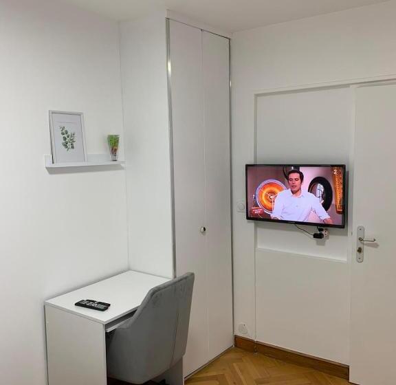 ベッドアンドブレックファースト Chambre Privée Face Arrêt De Tram Proche Métro 5 Pablo Picasso, Chambres Individuelles , La Cuisine