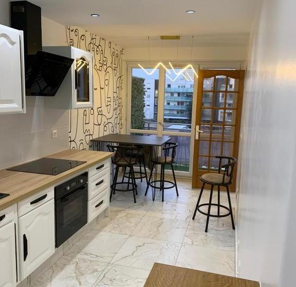 ベッドアンドブレックファースト Chambre Privée Face Arrêt De Tram Proche Métro 5 Pablo Picasso, Chambres Individuelles , La Cuisine