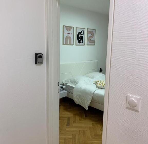 ベッドアンドブレックファースト Chambre Privée Face Arrêt De Tram Proche Métro 5 Pablo Picasso, Chambres Individuelles , La Cuisine