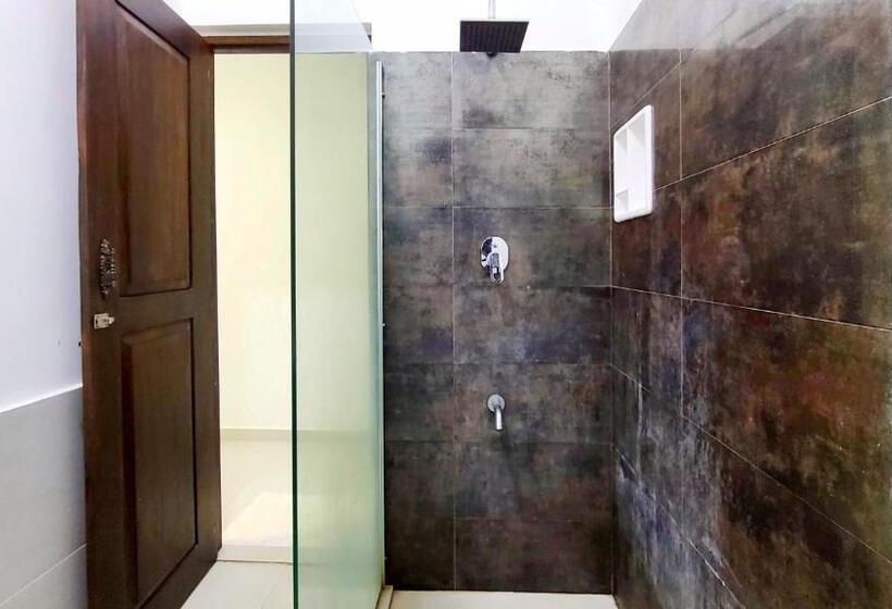 민박 Mirissa Marin Wall Villa Deluxe Triple Room