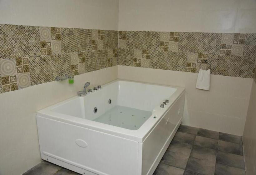 استراحتگاه De Falcon Beach Goa Candolim