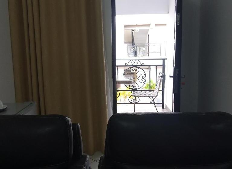 فندق Adwoa Asantewaa Memorial