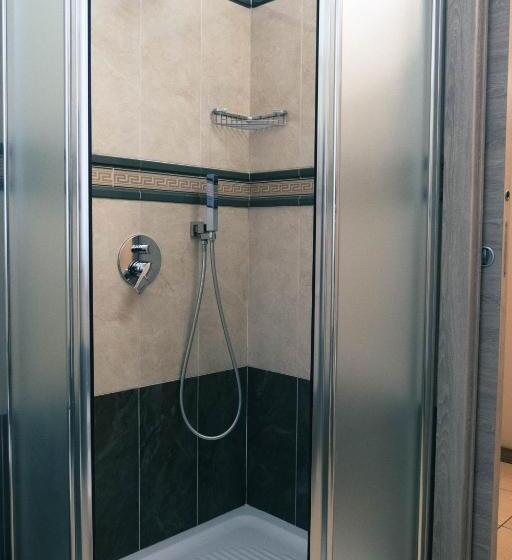 Отель Bella Napoli Albergo Chiari