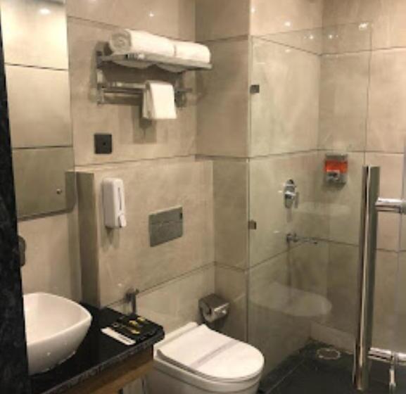 فندق Grand Luxotica Dehradun