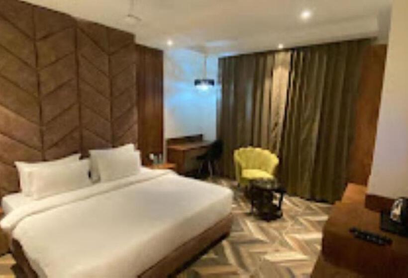 فندق Grand Luxotica Dehradun