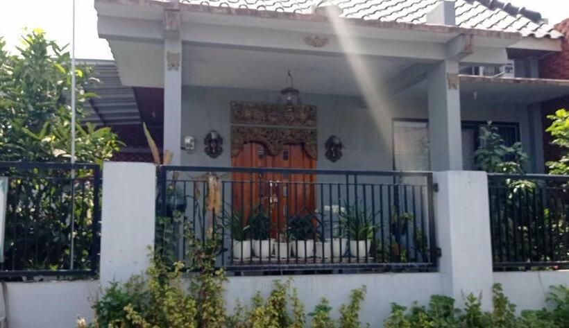 酒店 Spot On 93210 Griya Kos Kanjeng Mami Syariah