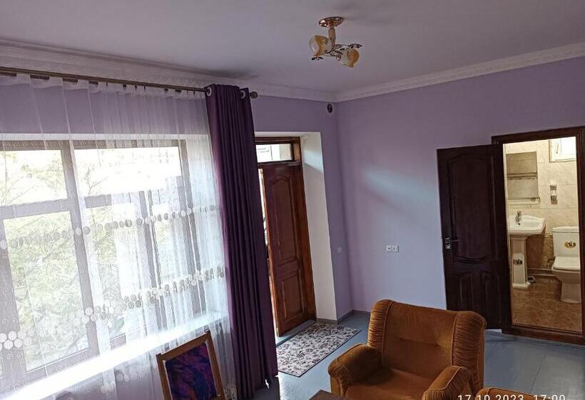Injir Hostel