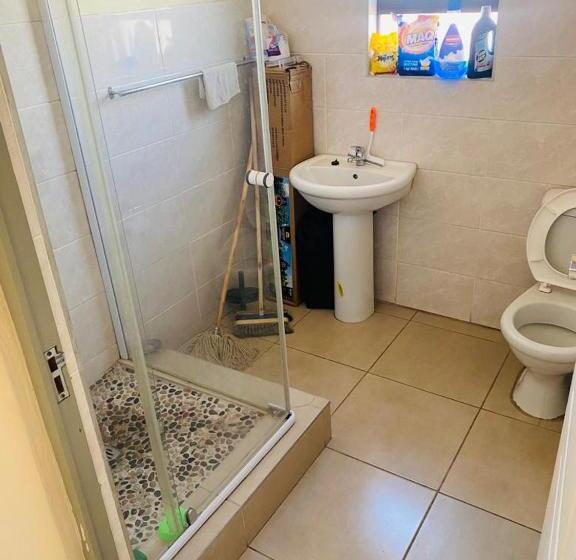 Пансион Busy Bee Guest House